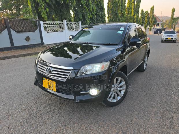 Toyota Vanguard 2011 Black
