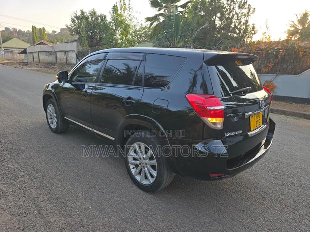 Toyota Vanguard 2011 Black