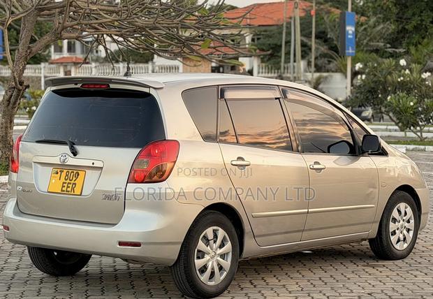 Toyota Corolla Spacio 2004