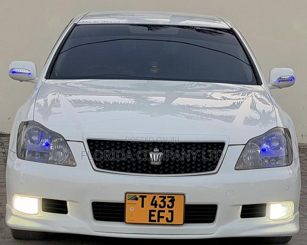 Toyota Crown 2007 White