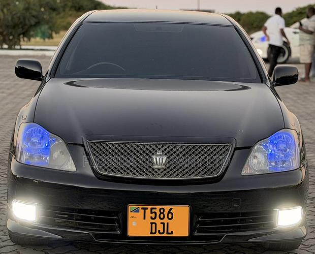 Toyota Crown Royale 2005 Black