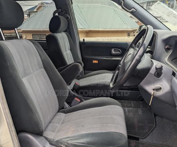 Toyota Noah 2001