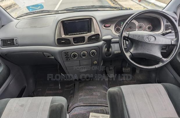 Toyota Noah 2001