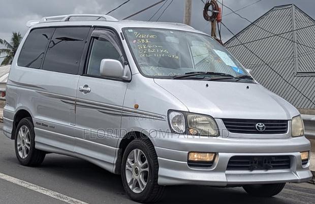 Toyota Noah 2001