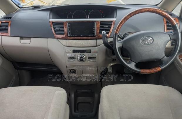 Toyota Noah 2006 Blue