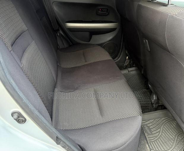 Toyota IST 2004
