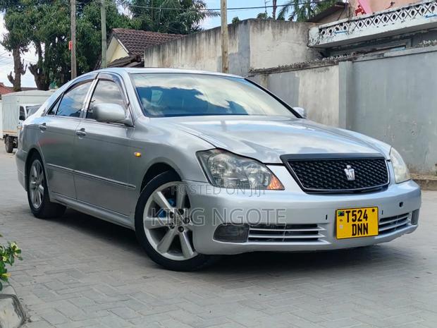 Toyota Crown 2004 Silver