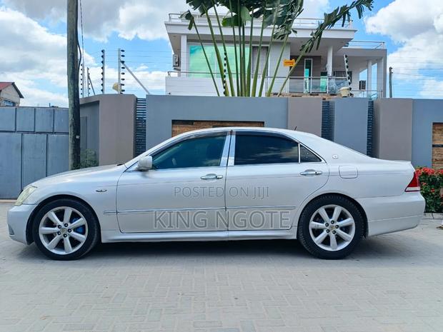 Toyota Crown 2004 Silver