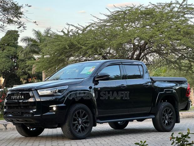 Toyota Hilux 2024 Black