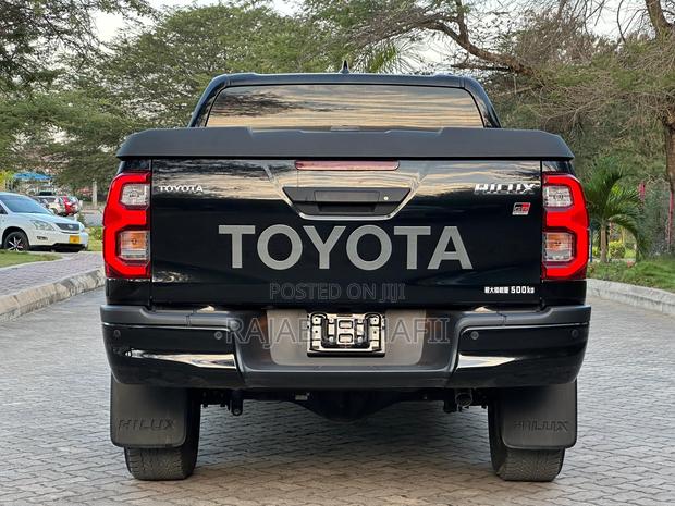 Toyota Hilux 2024 Black
