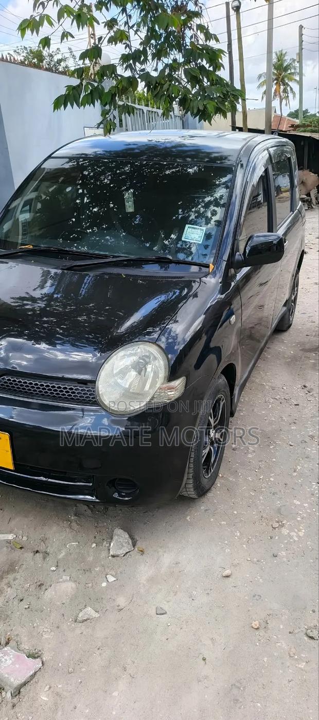 Toyota Sienta 2005 Black
