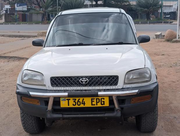 Toyota RAV4 1997 White