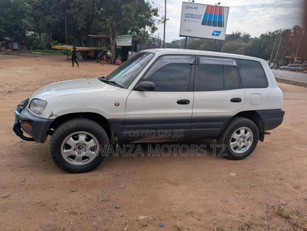 Toyota RAV4 1997 White