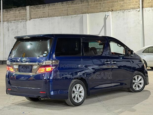 Toyota Alphard 2010 Blue