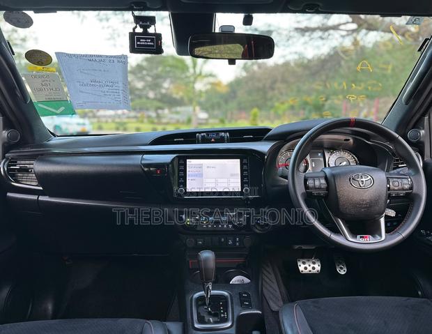 Toyota Hilux 2024 Black