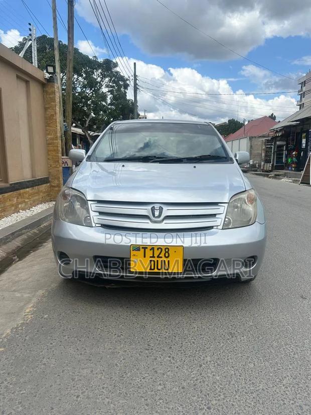 Toyota IST 2003 Silver