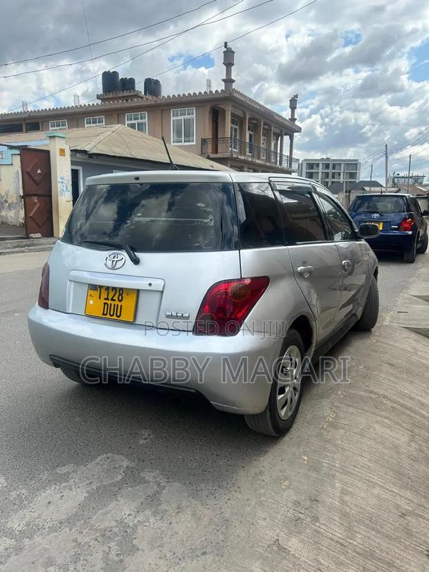 Toyota IST 2003 Silver