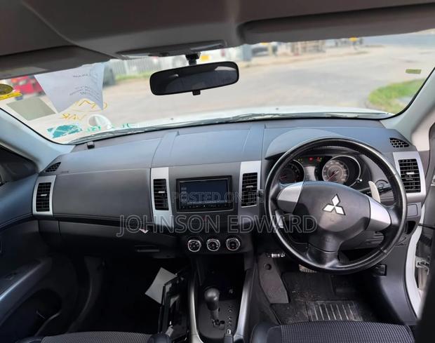 Mitsubishi Outlander 2012 White