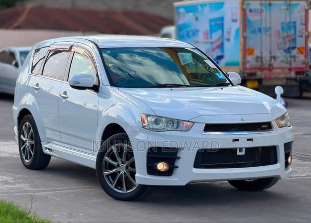 Mitsubishi Outlander 2012 White