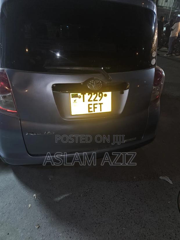 Toyota Ractis 2008 Gray