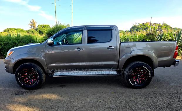 Toyota Hilux 2009 Gray