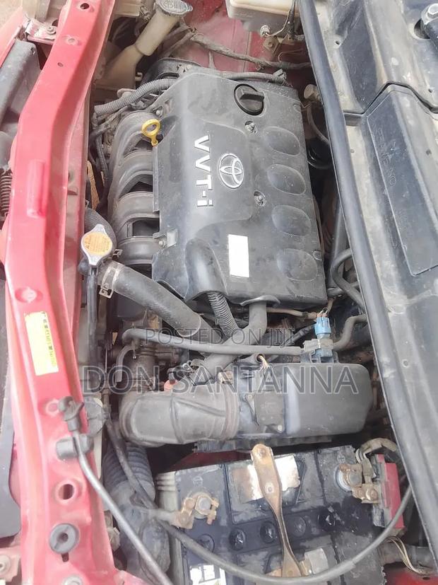 Toyota Porte 2005 Red