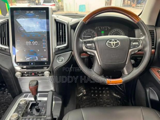 Toyota Land Cruiser 2011 Black