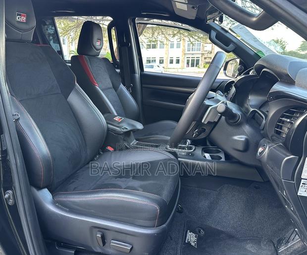 Toyota Hilux 2024 Black