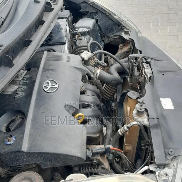 Toyota Ractis 2005 Gray
