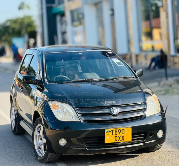 Toyota IST 2004 Black