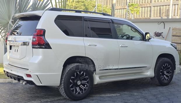 Toyota Land Cruiser Prado 2016 White
