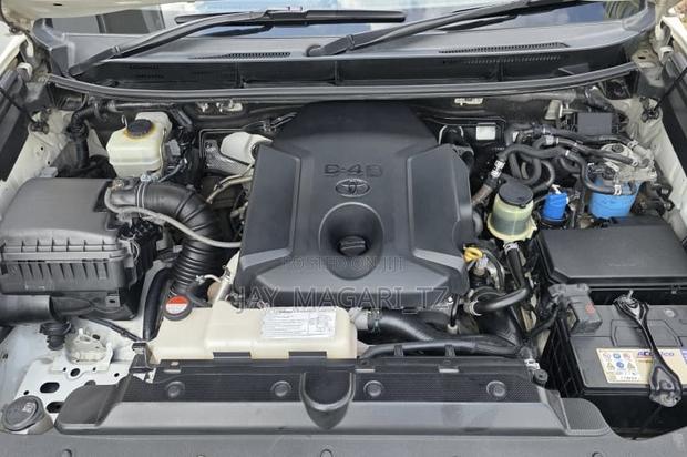 Toyota Land Cruiser Prado 2016 White