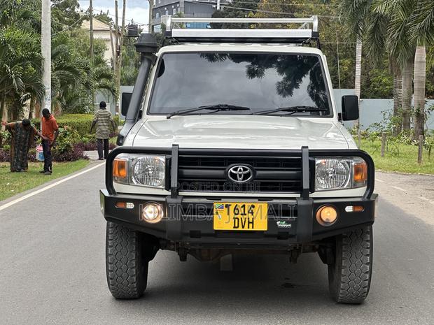 Toyota Land Cruiser 2018 White
