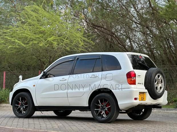 Toyota RAV4 Automatic 2003 White