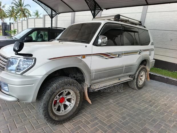 Toyota Land Cruiser Prado 2003 White
