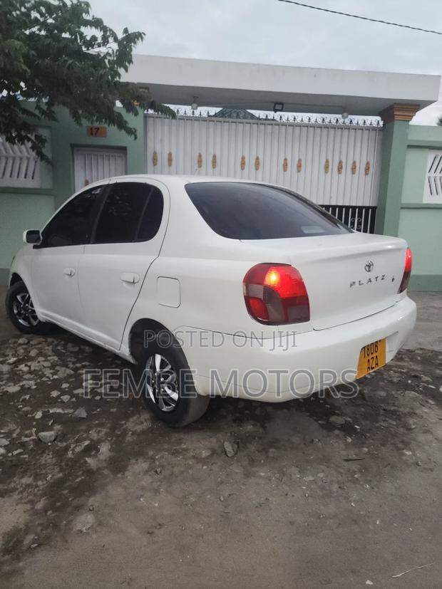 Toyota Platz 2001 White