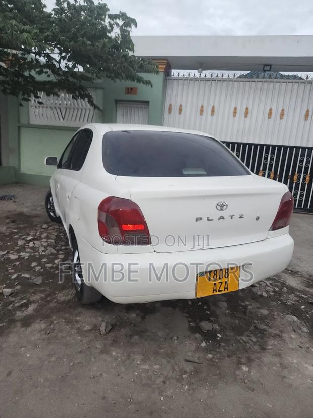 Toyota Platz 2001 White