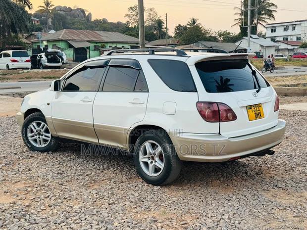 Toyota Harrier 1997 White