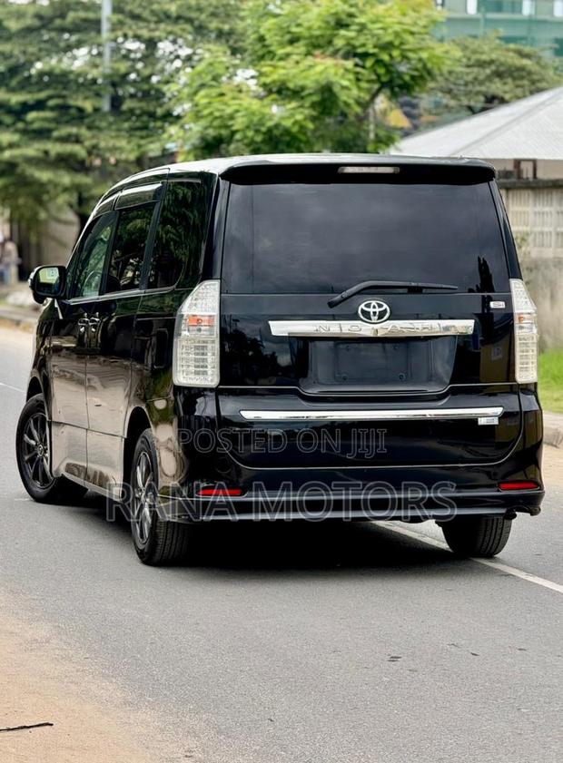 Toyota Noah 2008 Black