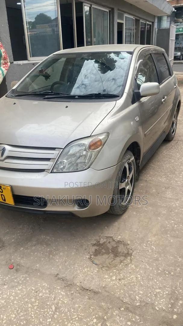 Toyota IST 2004 Silver