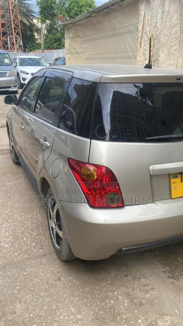 Toyota IST 2004 Silver