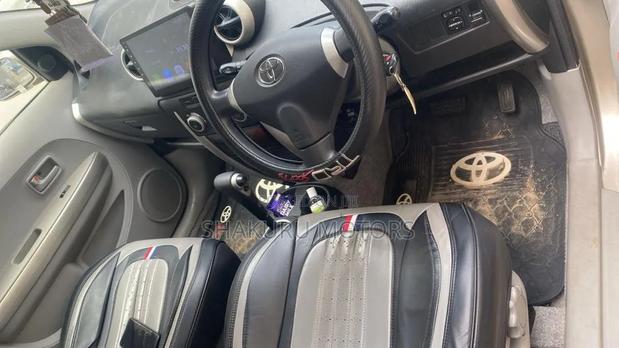 Toyota IST 2004 Silver