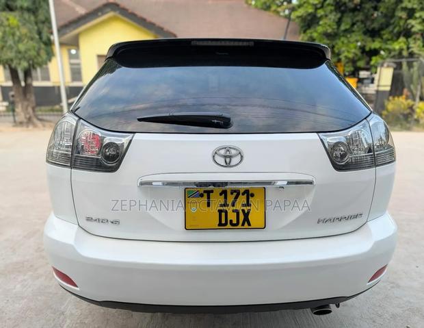Toyota Harrier 2005 White