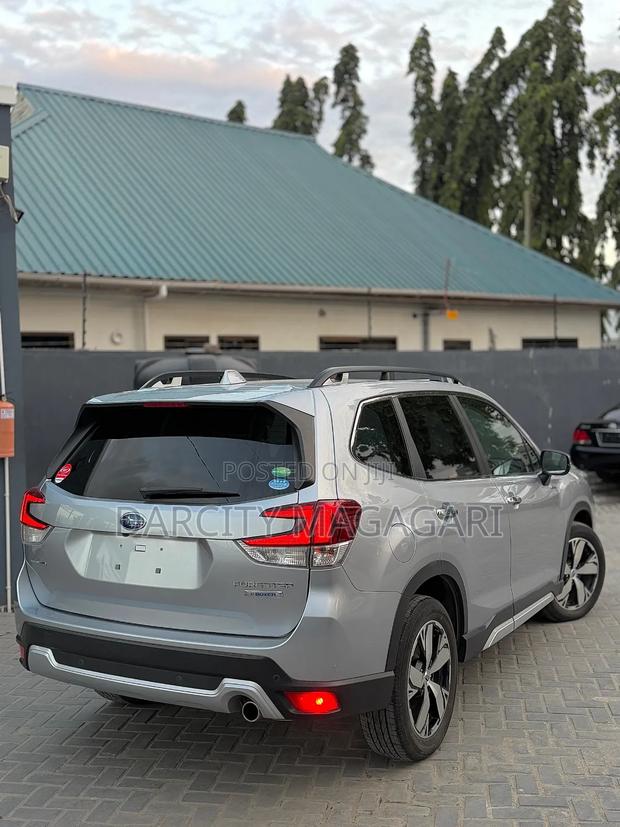 Subaru Forester 2019 Silver