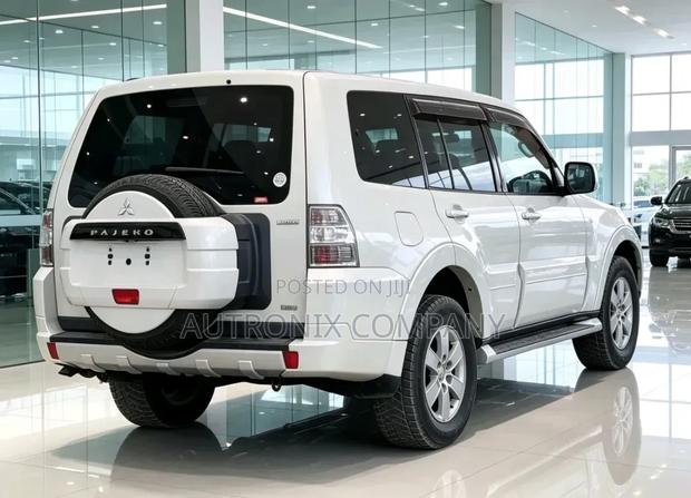 Mitsubishi Pajero 2013 White