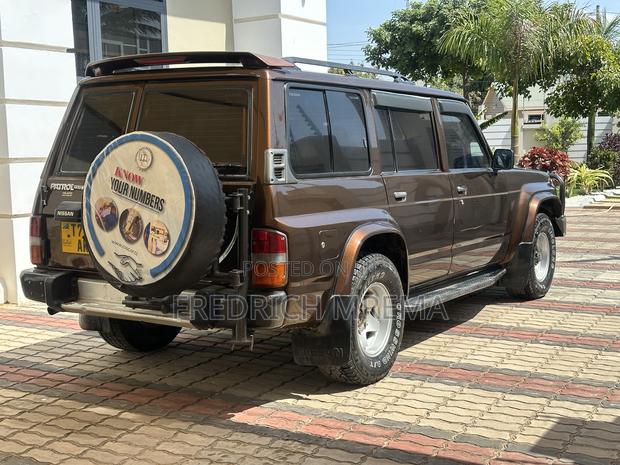 Nissan Patrol 1992 Brown