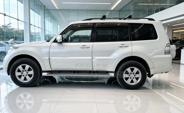 Mitsubishi Pajero 2013 White