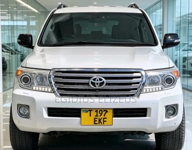 Toyota Land Cruiser 2015 White