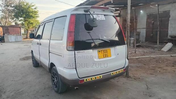 Toyota Noah 2001 White