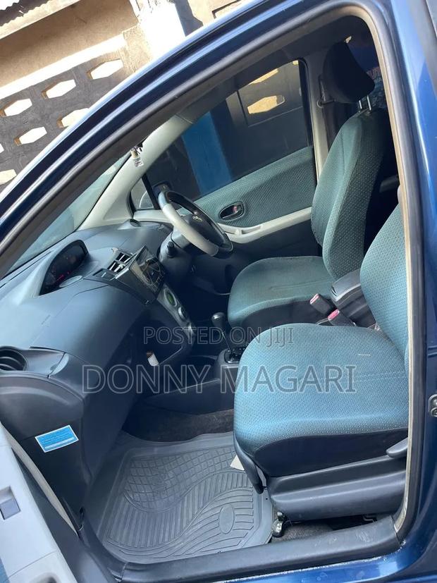 Toyota Vitz 2005 Blue